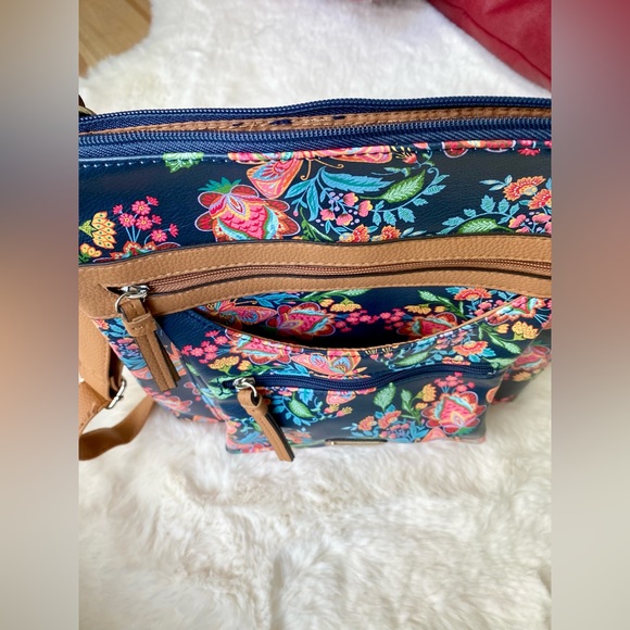 Beautiful Multi-pocket Crossbody - Picture 7 of 12